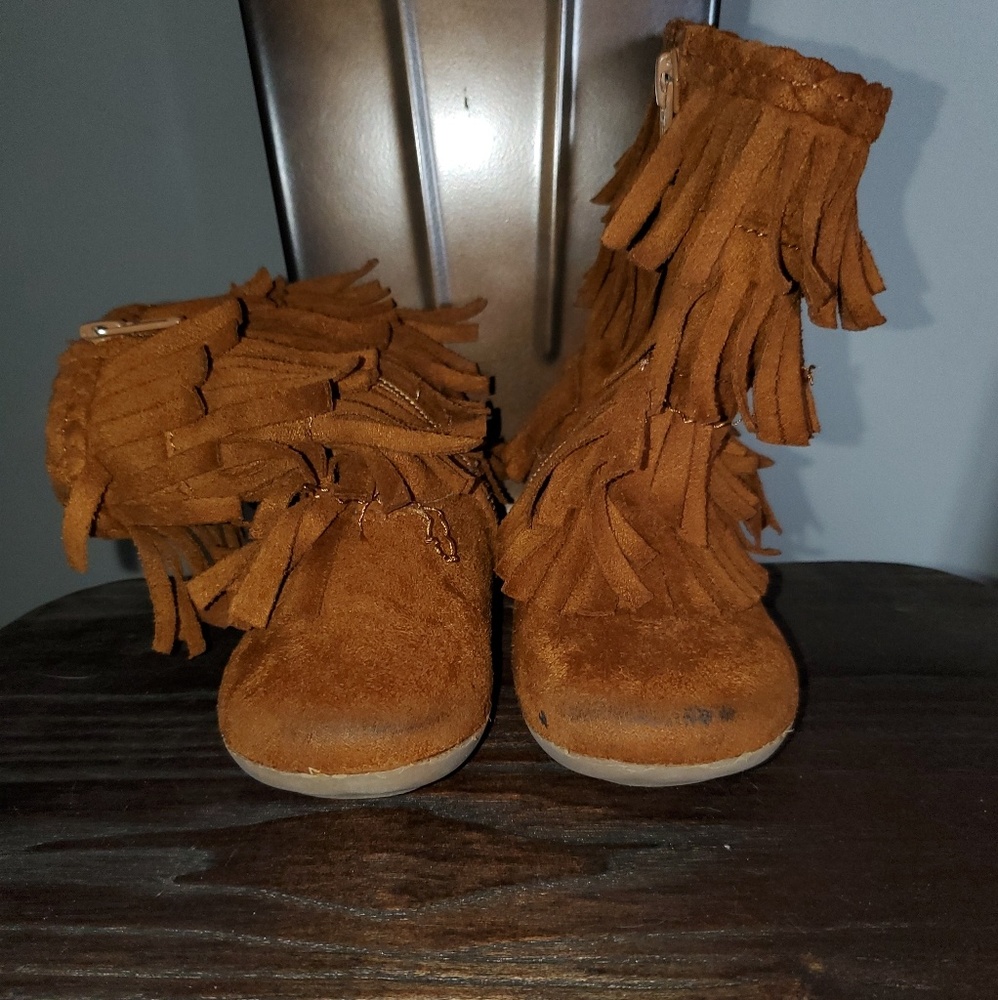 Sz 7 fringe boots